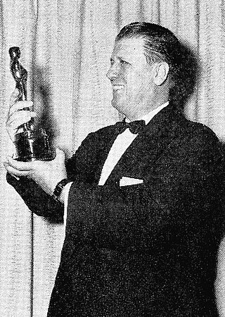 George Stevens meraih Oscar-nya untuk Giant.