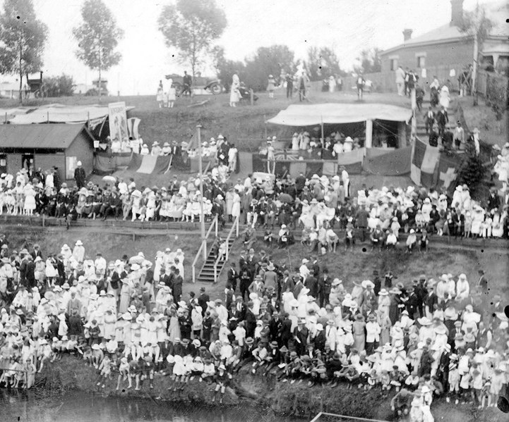 File:Gilberton Swimming Club 1923.jpg
