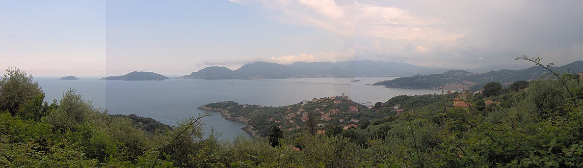 Il Golfo visto dalla Serra di Lerici. islands in the left