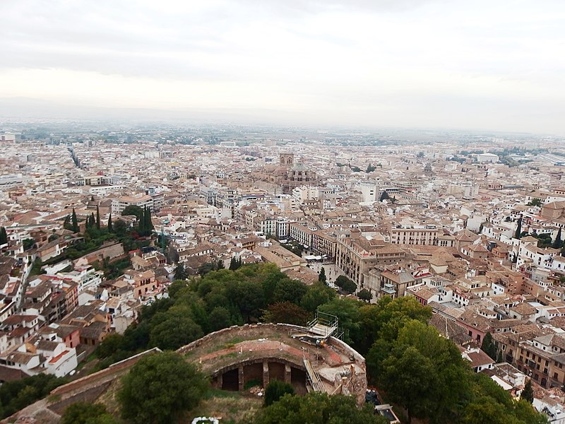 File:Granada, Centro desde Alhambra (2).jpg