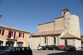 Hôtel de ville et église à Saint-Geniès-de-Comolas.JPG