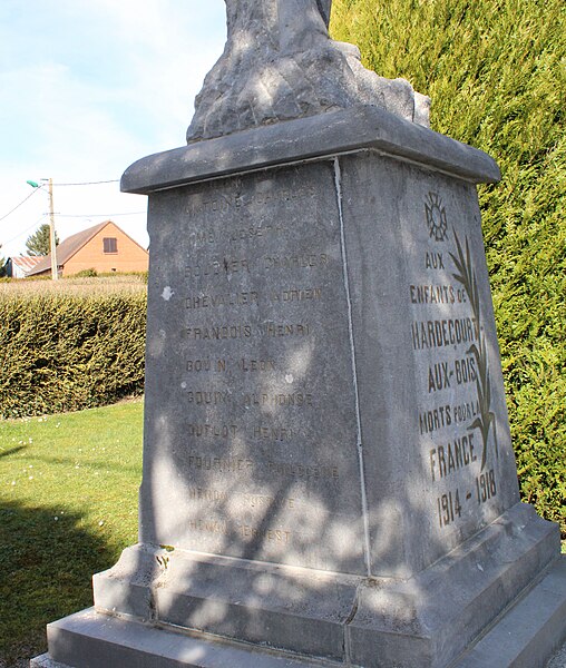 File:Hardecourt-aux-Bois Monument aux morts noms1.jpg