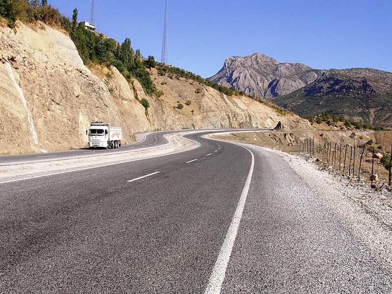 File:Highway near Bitlis - panoramio.jpg