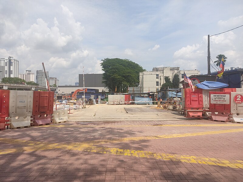 File:Hospital Kuala Lumpur MRT Station outview (220413) 03.jpg