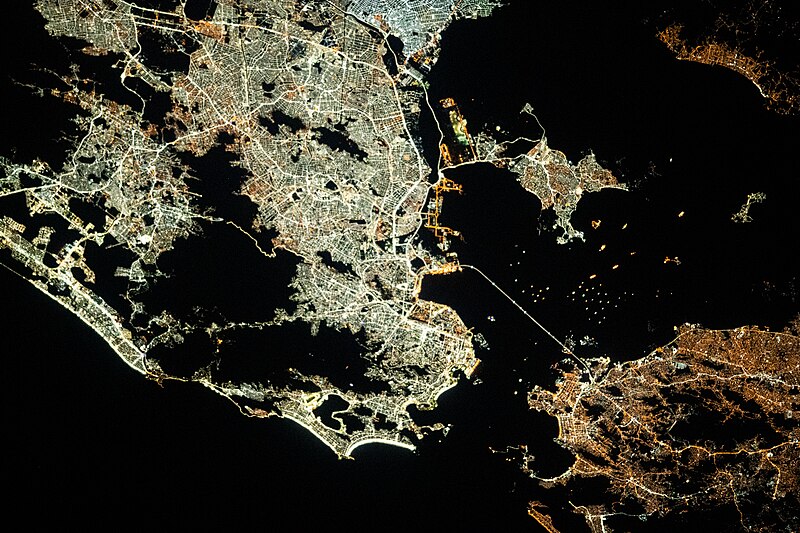 File:ISS-67 City lights of Rio De Janeiro, Brazil.jpg