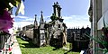 Igrexa vella en ruínas e cemiterio.