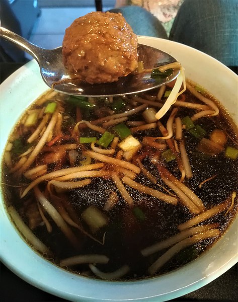 File:Indonesian chicken soup with meatballs (Poznan).jpg