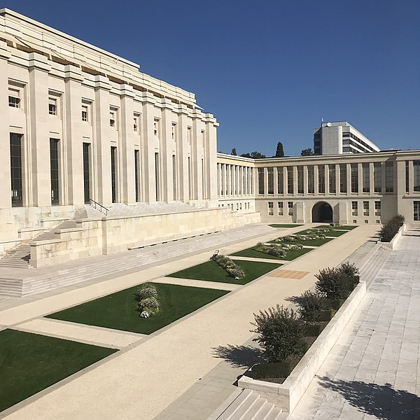 File:Inside courtyard of Palais des Nations.jpg