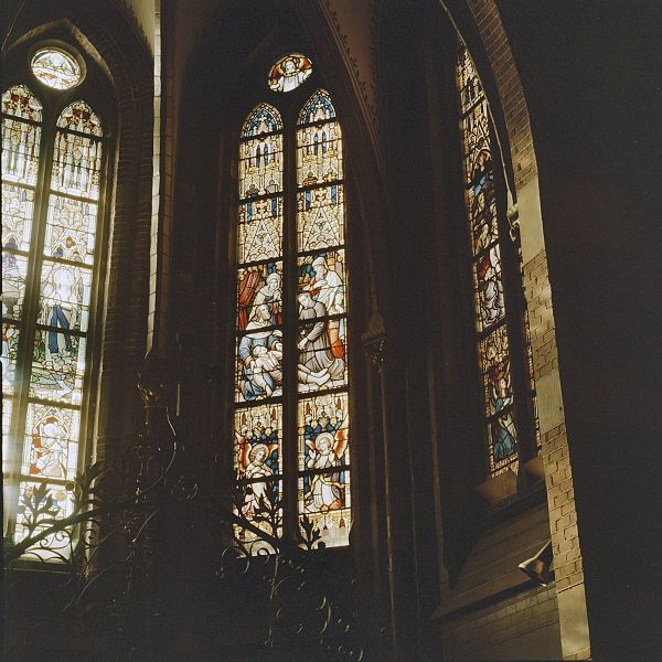 File:Interieur doopkapel, glas in loodramen - 's-Gravenhage - 20328098 - RCE.jpg