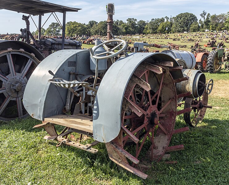 File:International 10-20 Titan tractor VA6.jpg