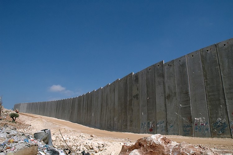 «Стена безопасности» на западном берегу реки Иордан