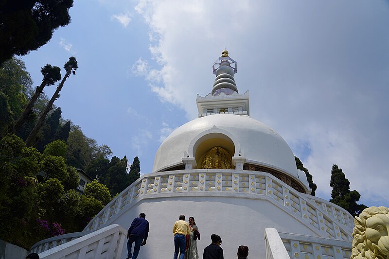 File:Japanese Peace Pagoda, Darjeeling, West Bengal 14.jpg