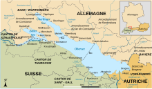 Sur la carte, on voit le lac, les trois pays, les noms des grandes villes et l’emplacement de la région par rapport à l’Allemagne