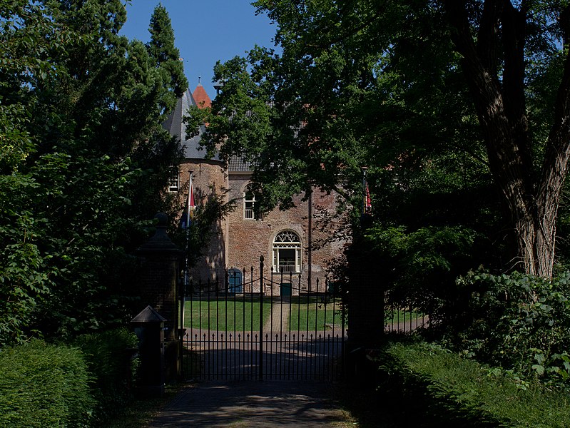 File:Kasteel Nederhemert.jpg