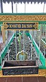 Banjar: Kuburan Syekh Maulana Syarif Hidayatullah or Khatib Dayan (urang nang maislamakan Pangiran Samudera atawa Sultan Suriansyah) di Kubah Sultan Suriansyah, Kuin Utara, Banjarmasin, Kalimantan Salatan. Bahasa Indonesia: Makam Syekh Maulana Syarif Hidayatullah or Khatib Dayan (orang nang mengislamkan Pangeran Samudera atau Sultan Suriansyah) di Makam Sultan Suriansyah, Kuin Utara, Banjarmasin, Kalimantan Selatan. English: The grave of Sheikh Maulana Syarif Hidayatullah or Khatib Dayan (the person who converted Prince Samudera or Sultan Suriansyah to Islam) at the Tomb of Sultan Suriansyah, North Kuin, Banjarmasin, South Kalimantan.