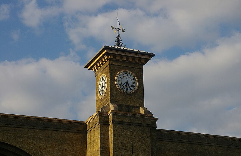 File:King's Cross railway station MMB 17.jpg