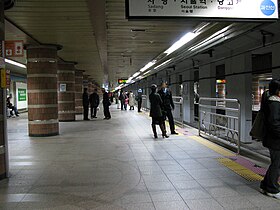 Korail Gwacheon Line Seoul Grand Park Station Platform.jpg