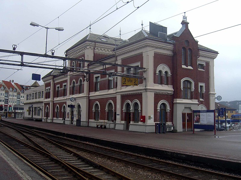 File:Kristiansand stasjon.jpg