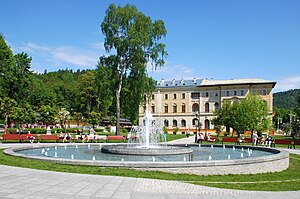 Krynica-Zdrój, fontanna, Stary dom zdrojowy (HB2) .jpg