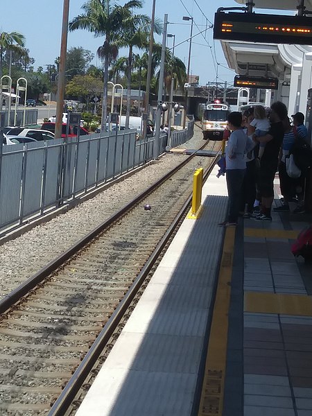 File:LACMTA Blue Line Wardlow Station.jpg