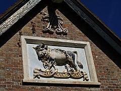 Large ceramic Coat of Arms with real chains at the Nevill Crest and Gun at Eridge Green - geograph.org.uk - 1843598.jpg