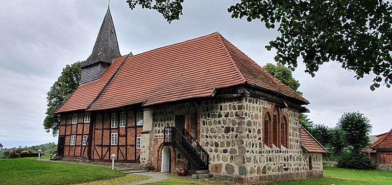 File:Lasshahn St.-Abundus-Kirche.jpg