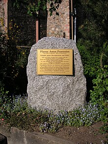 Laudenbach Evangelische Kirche.  Gedenkstein für Pfarrer Anton Praetorius.jpg