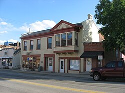 Lawler's Tavern, Mechanicsburg, modrá obloha.jpg