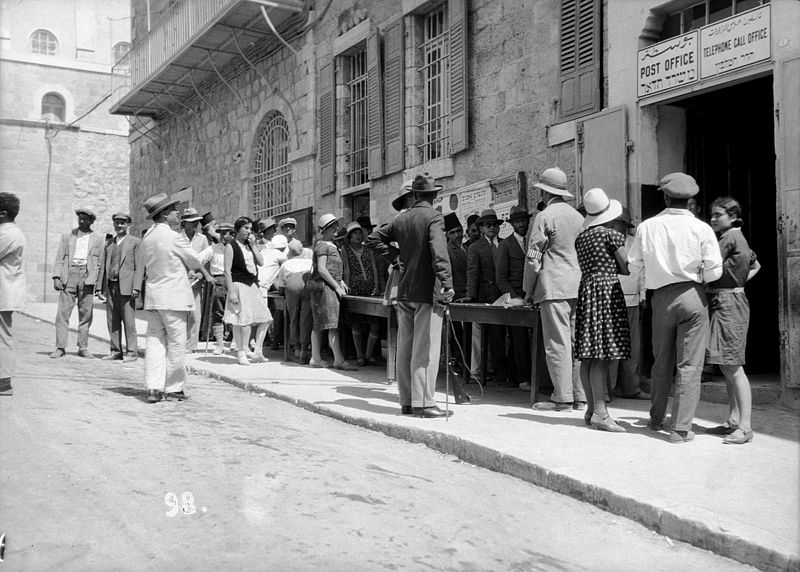 File:Lines of Jews at the Jerusalem G.P.O. Standing in queues waiting to telegraph. 1929. matpc.15718.jpg