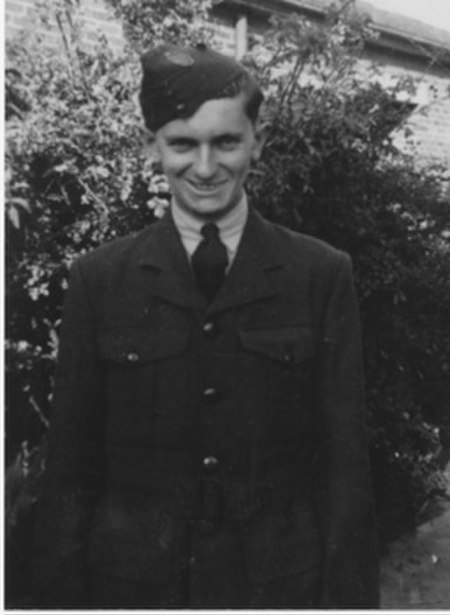 Lionel Gilbert 1943.jpg