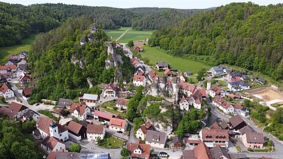 So kommt man zu Felsburg Tüchersfeld mit den Öffentlichen - Mehr zum Ort Hier