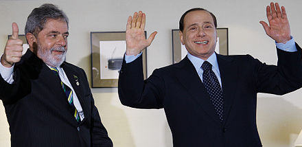Berlusconi con l'allora presidente brasiliano Lula il 9 luglio 2008.[329]