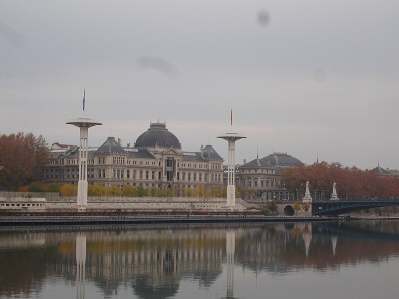 File:Lyon Quai C Bernard.JPG