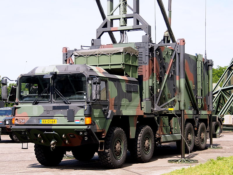 800px-MAN_truck_of_the_Royal_Netherlands_Army_with_TRML_-Telefunken_Radar_Mobil_Luftraum%C3%BCberwachung%2C_pic3.JPG