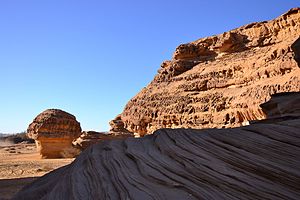 Madain Saleh (6720185645).jpg