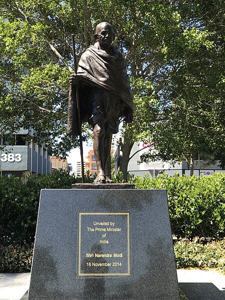 File:Mahatma Gandhi statue, Brisbane 05.jpg