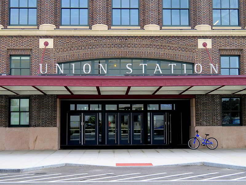 File:Main entrance to Springfield Union Station, August 2018.JPG