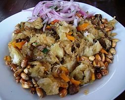 Majado de yuca, plato característico de la gastronomía de la zona norte del Perú.