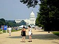 O Passeio Nacional, amplo espaço arborizado entre o Capitólio e o Monumento a Washington, é um programa obrigatório para os turistas em Washington
