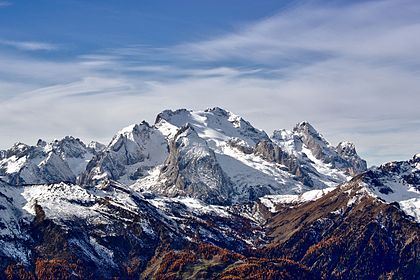 Marmolada (3 343 m), uma montanha no nordeste da Itália, é a mais alta das Dolomitas, uma seção alpina. (definição 3 904 × 2 604)