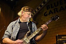 Martin Barre 2013.jpg