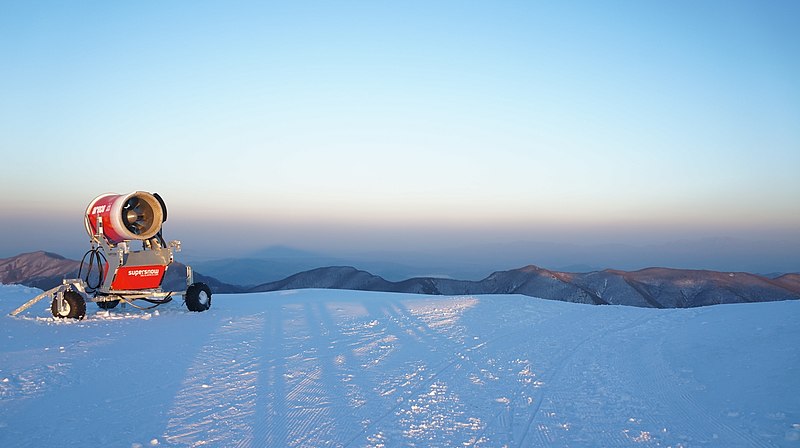 File:Masik Pass Ski Resort in North Korea (11944938173).jpg