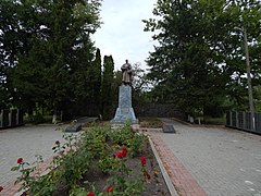 Monument aux morts de la seconde guerre mondiale, classé[3].