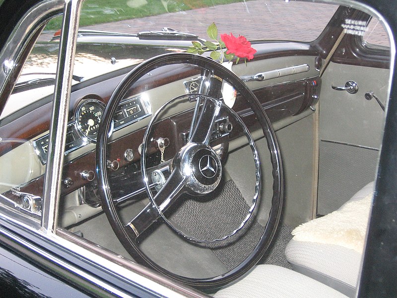 Mercedes-Benz W 105 800px-Mercedes_219%2C_1957_-_Steering_Wheel