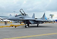 マレーシア空軍のMiG-29N。前部胴体左舷の、機関砲の砲口の上部に折り畳み式のプローブが後付け装備されている。