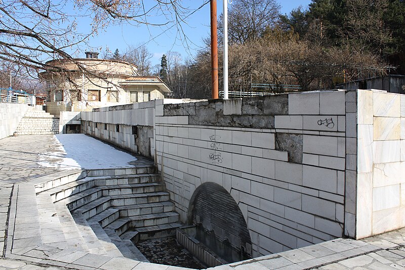 File:Mineral water fountain, Momin prohod.jpg