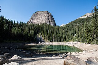 <span class="mw-page-title-main">The Beehive (Alberta)</span> Mountain in Alberta, Canada