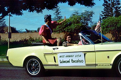 Leimomi Bacalso, Miss Hawaii USA 1990 in the 1989 Mililani Town Christmas Parade