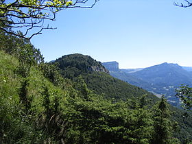 Вид на Мон-Жуаньи с Пуэнт-де-ла-Горджа.