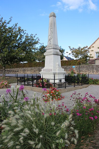 File:Monument aux morts Bazoches-sur-Hoëne 2 - wiki takes le Saosnois.jpg